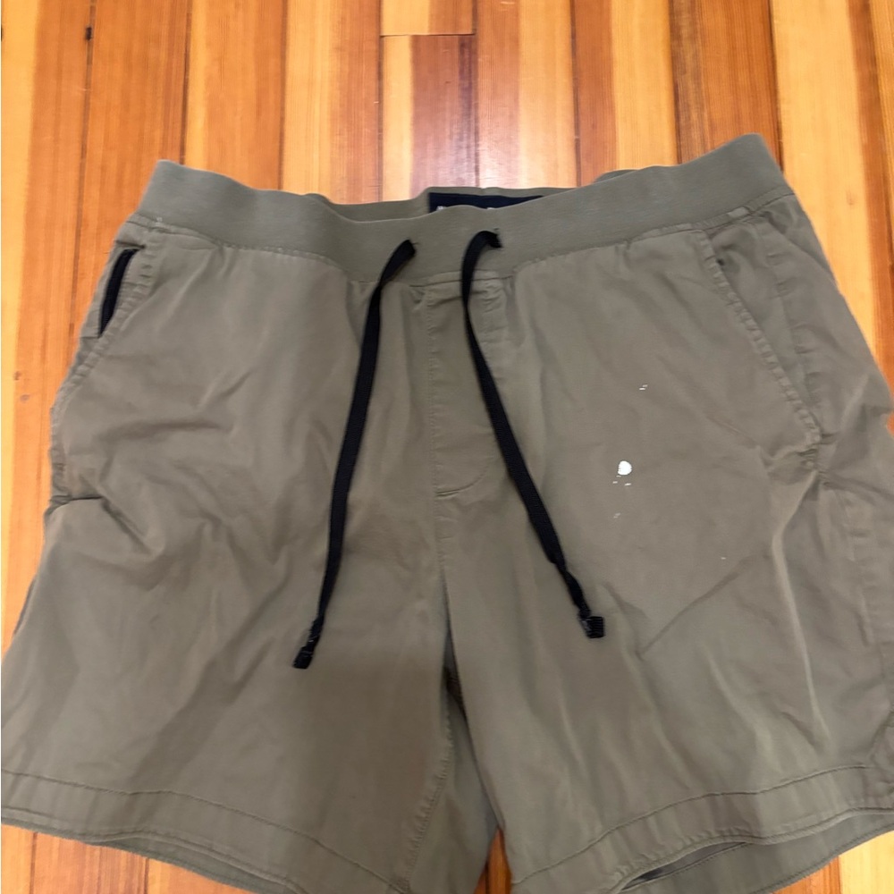 Abercrombie Casual Drawstring Shorts in Olive Green with paint
